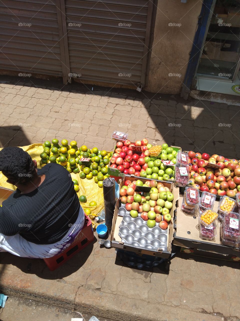 woman selling fruits on Nairobi streets