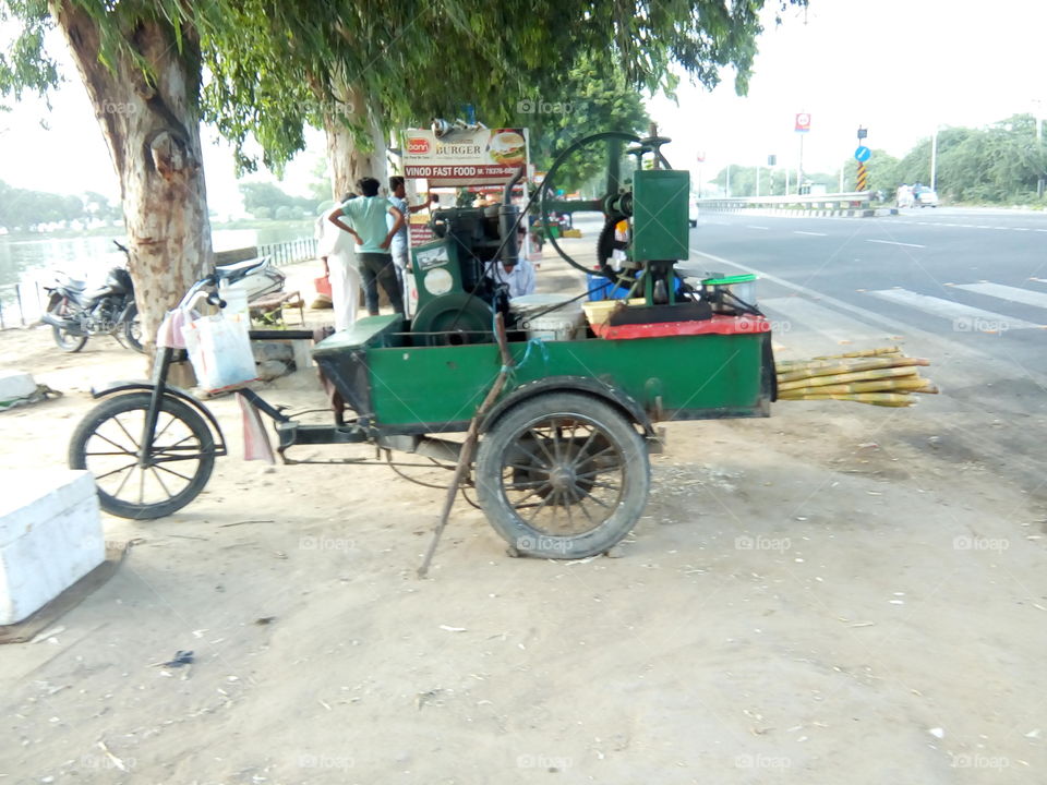 a sugarcane juice cart in Bathinda city, India.