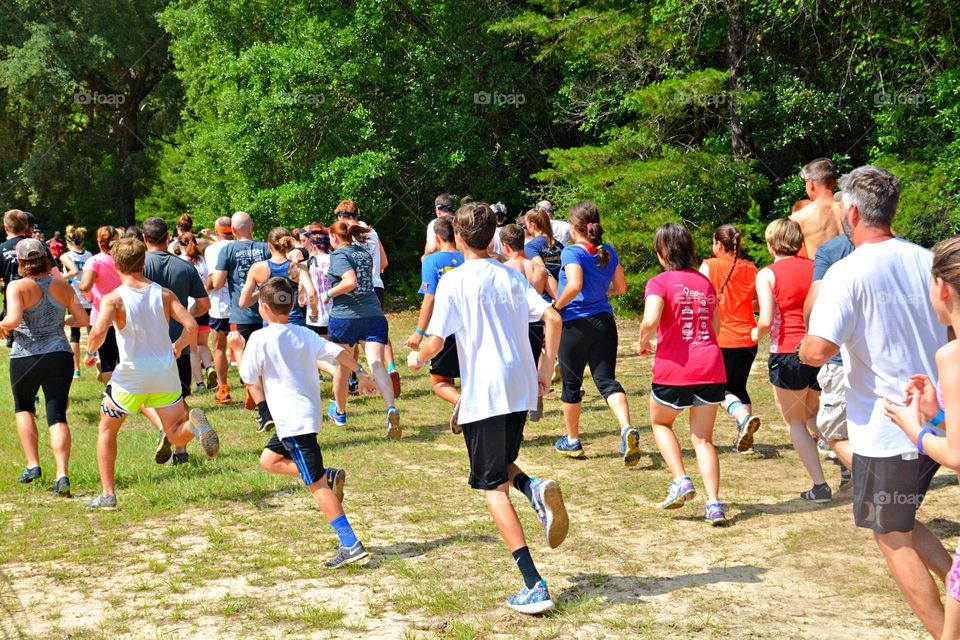 Sports are a dominant force in people’s lives. It’s an obsession for millions all over the world. From football, baseball, soccer, indoors gym to running, we all love sports. Sports photography is an essential element of our sporting culture.