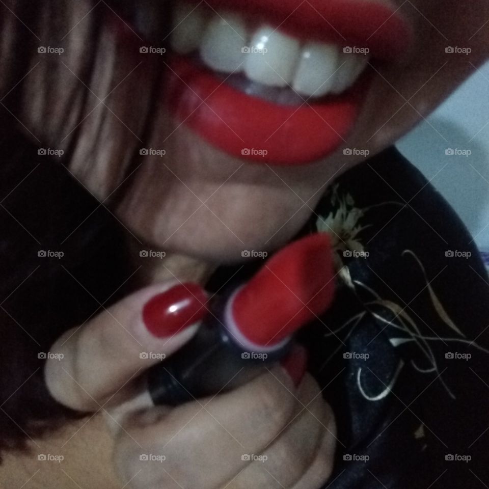 Do not come to take my broad smile with your advice because today I passed red lipstick.../ Nem vem tirarei riso frouxo com algum conselho porque hoje eu passei batom vermelho...