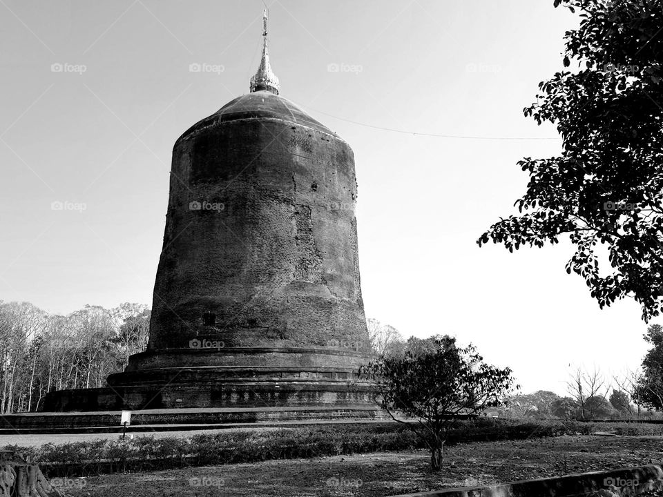 This is Bawbawgyi Stupa, a Buddhist stupa and one of the oldest Buddhist structures in the history of ancient edifices in Myanmar, located in the Sri Ksetra Archaeological Zone north of the city of Pyay.