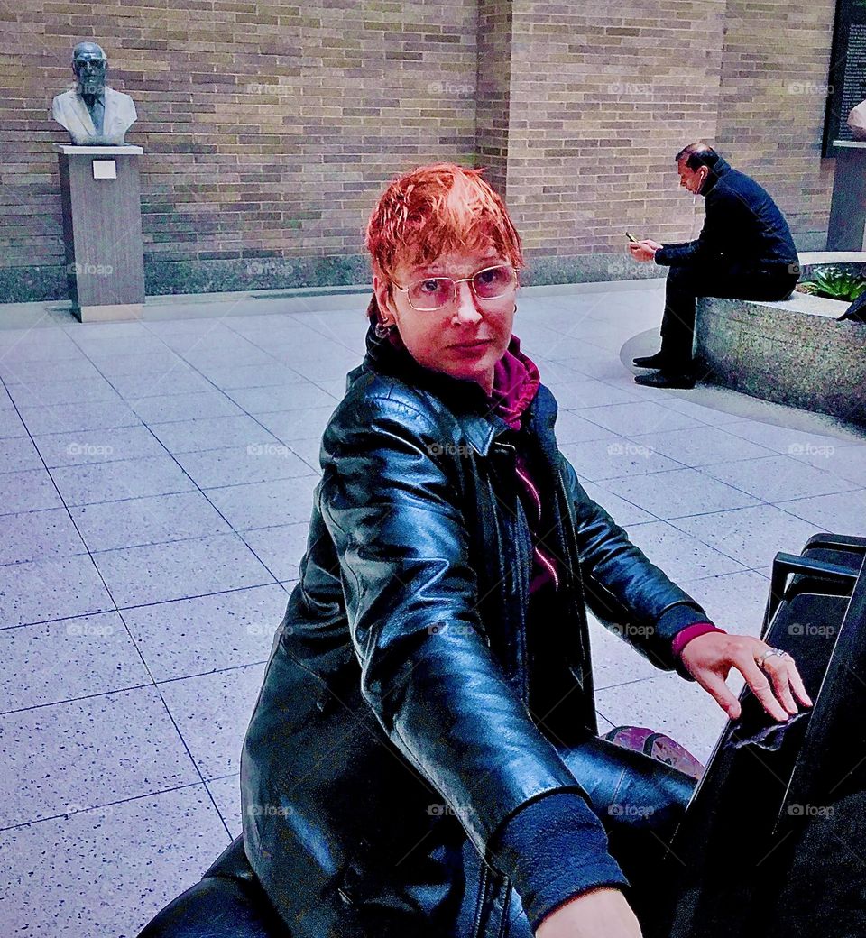 Redhead performance artist Petra S. performs a mime at the “Baby Grand Piano” in Mount Sinai hospital’s entrance hall located on Manhattan’s Upper East Side. 2020 was the last time we travelled there in person for an appointment. Hypnotic Productions