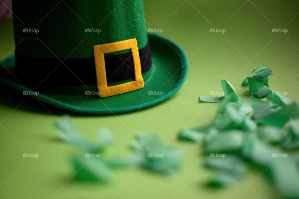 St. Patrick's day, green, leprechaun, beer, green beer, paraphernalia, Ireland, Irish, March 17, clover, lucky, luck, good luck, coins, wealth, hat, leprechaun, pot, confetti, holiday, Wallpaper, background, spectacles, carnival, karnavalnye glasses, green hat, celebration, parade, cocktail, drink, drinking, alcohol, Mixology, drink, top, minimal, festival, party, March, event, accessories, festival glasses, spring, deep green, green, grass, thematic, national, tradition, traditions, traditional, St. Patrick, Patricks, Saint Patrick, patricks, still life, symbol,