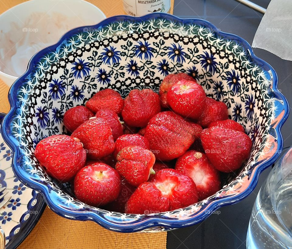 strawberries  in  a bowl