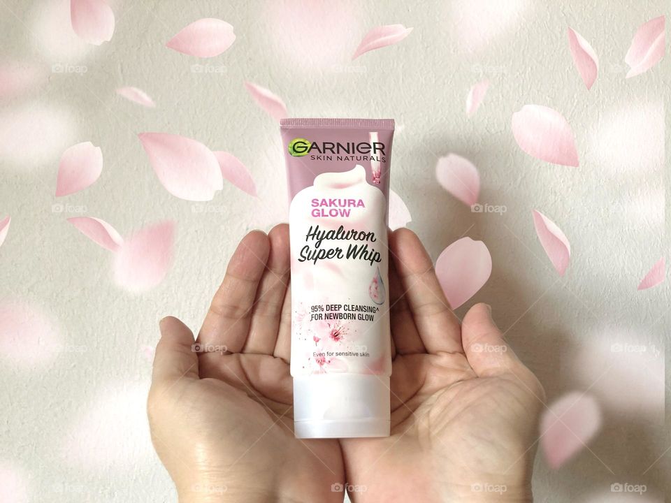 Like a shower of Sakura petals… the Japanese flower extract gives one baby smooth skin!