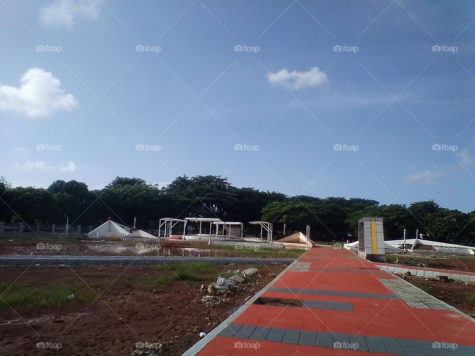 One form of road building in the newly built hero tomb park