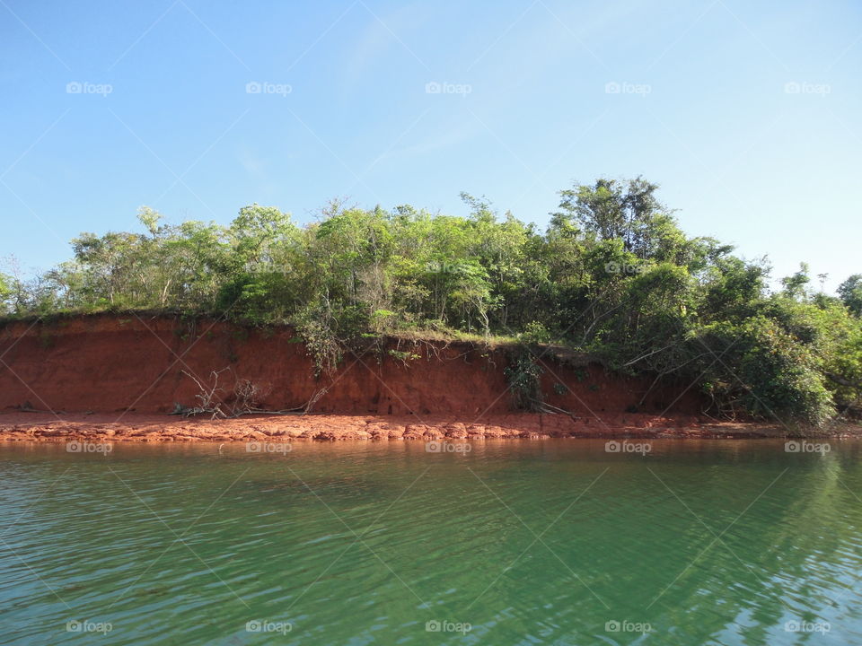 Paisagem, rio, água esverdeada, barranco...