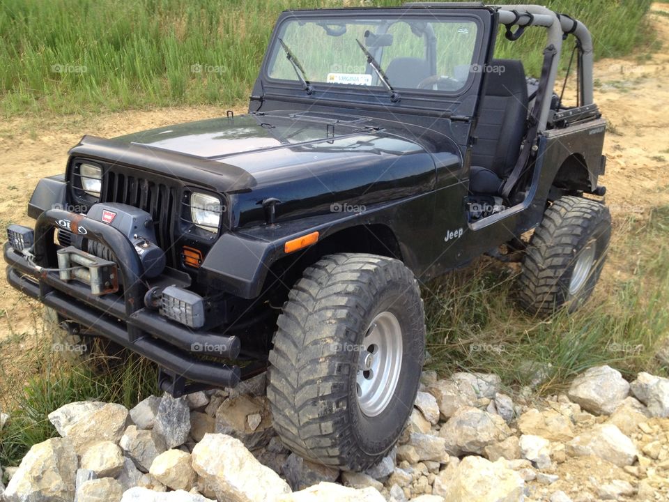 Flexing from Front. 1995 Jeep Wrangler (lifted) crawling on some rocks