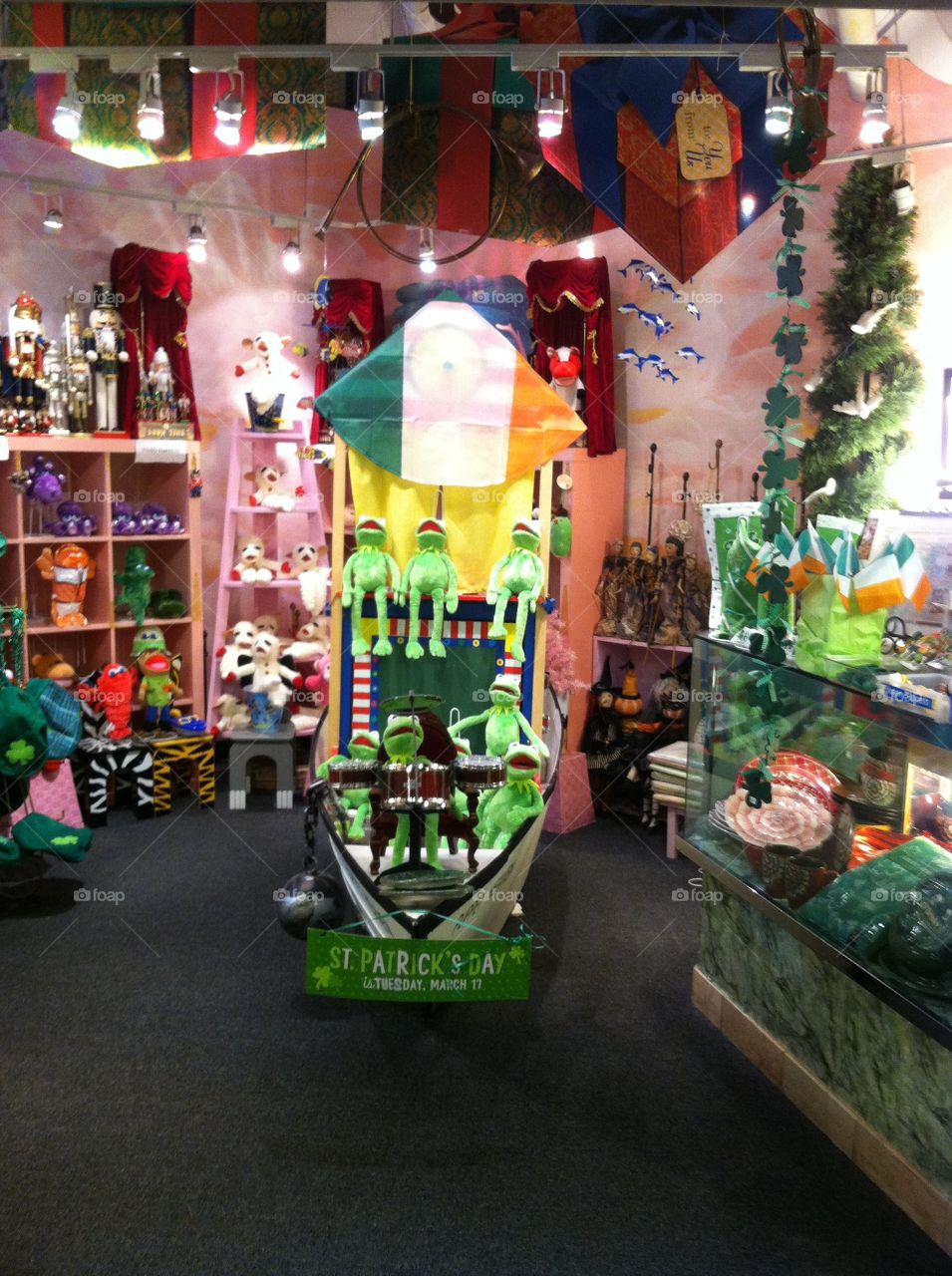 Puppets  and fun toys shope