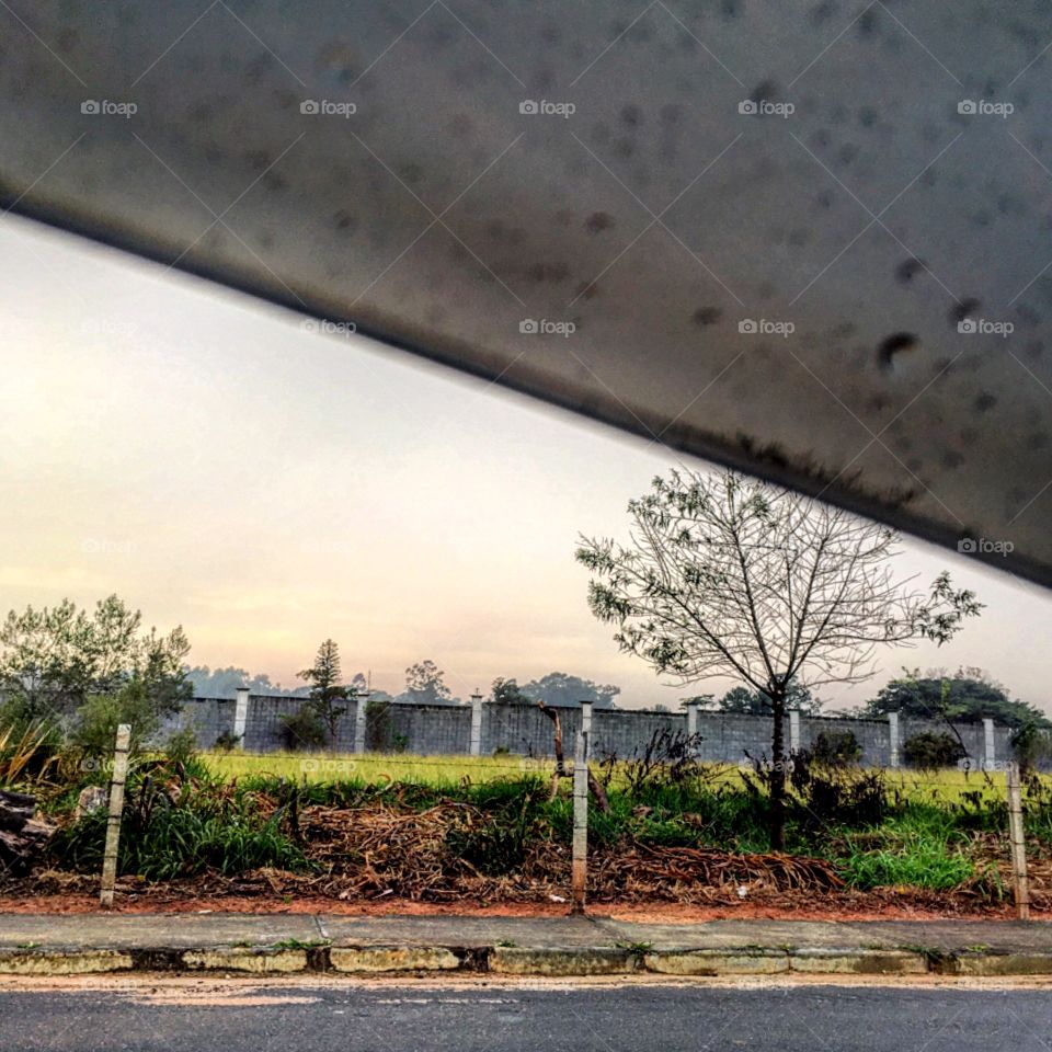 Que maravilha abrir a #janela do #carro e respirar o cheirinho da #chuva! Faz tempo que o clima estava excessivamente seco...
☔️ 
#FOTOGRAFIAéNOSSOhobby
#natureza #paisagem #foto #landscapes #mobgraphy #fotografia #nature #inspiration