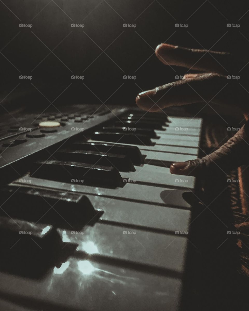 This photo is a piano awesome click 