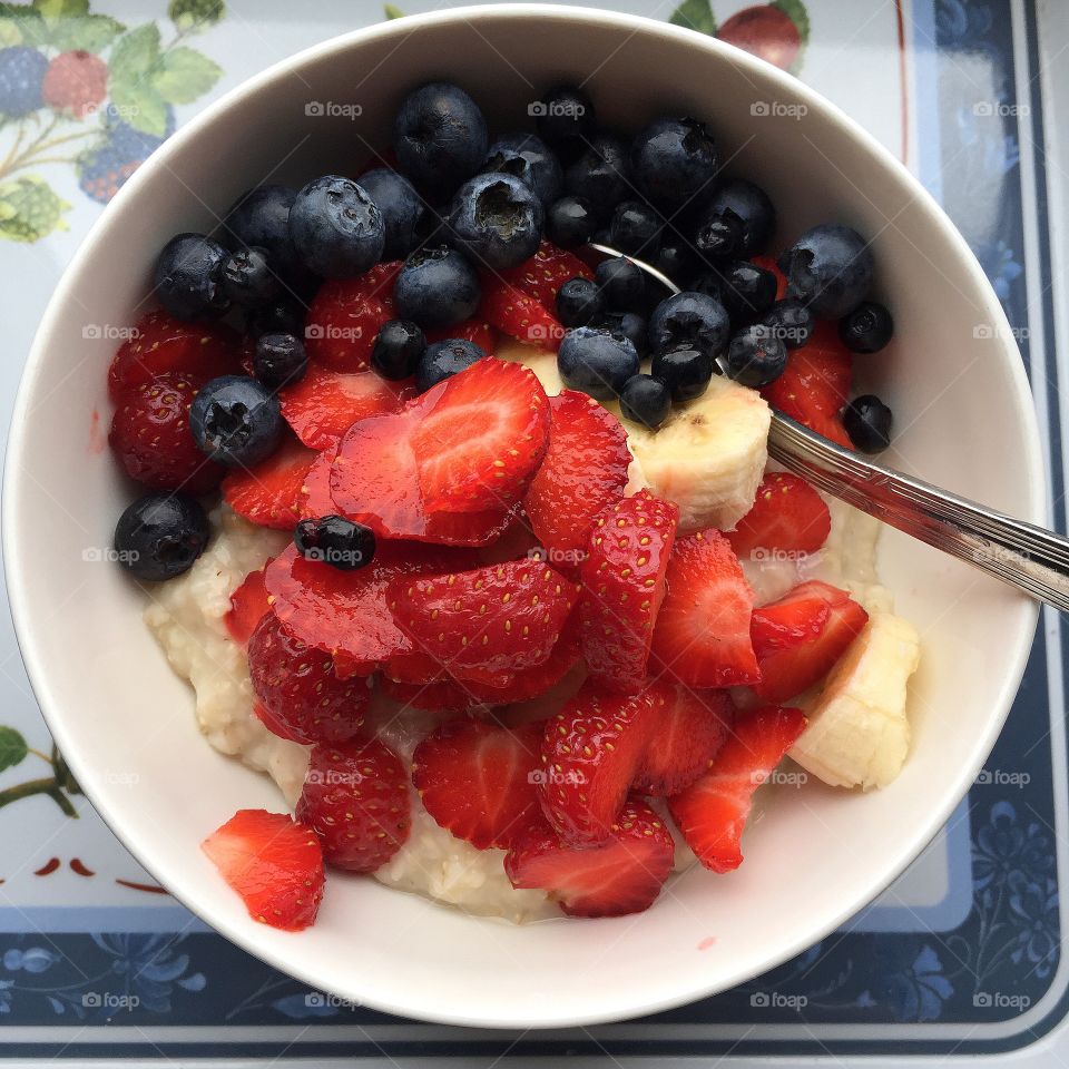 Bowl of oatmeal with strawberry and blueberry