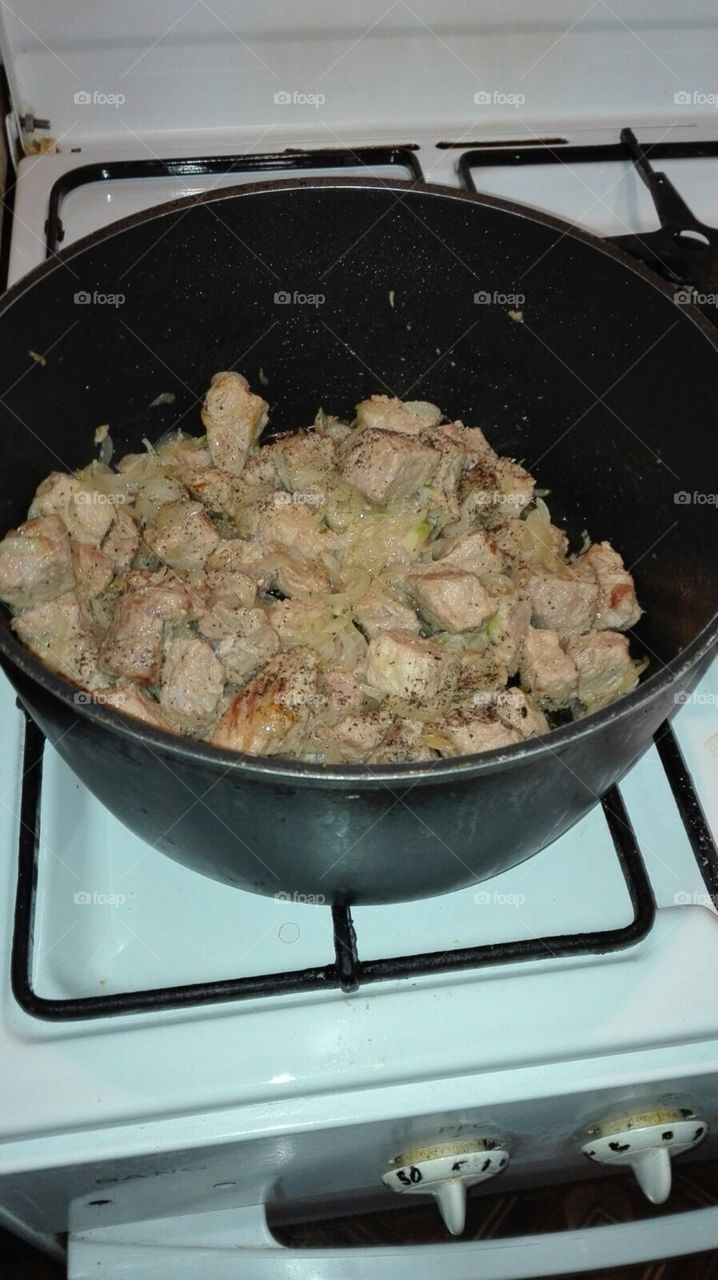 Pork whit union! Dinner to my sister for this night 