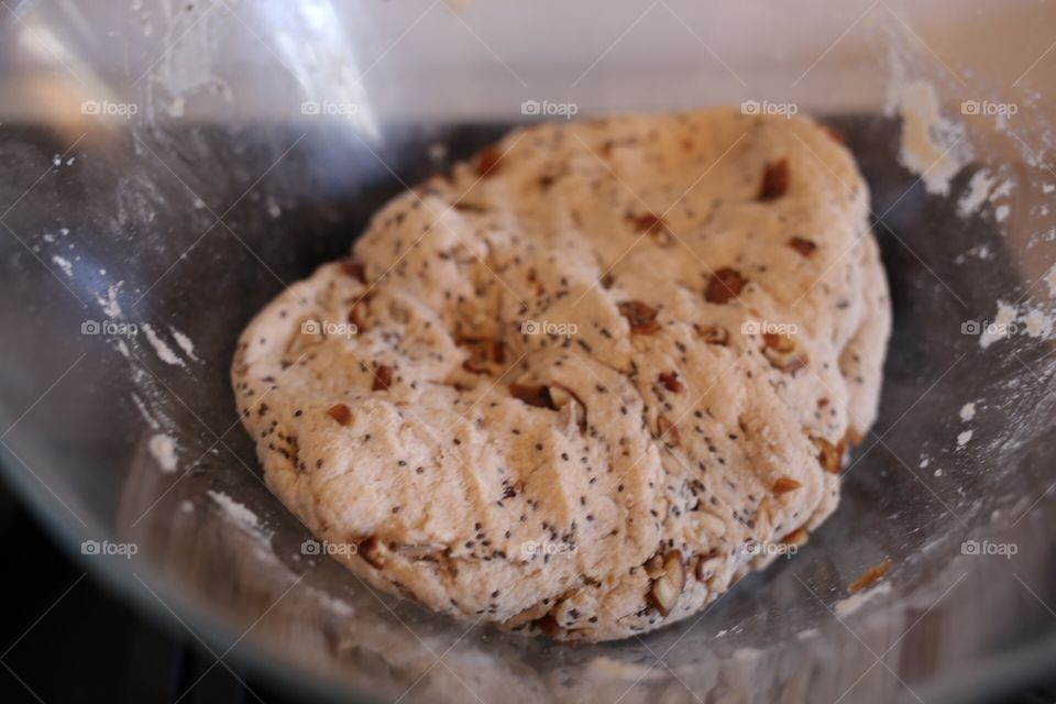 Baking gluten free bread with dades and sunflowerseeds