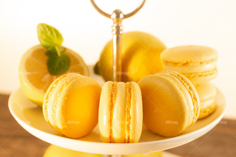 lemon macarons