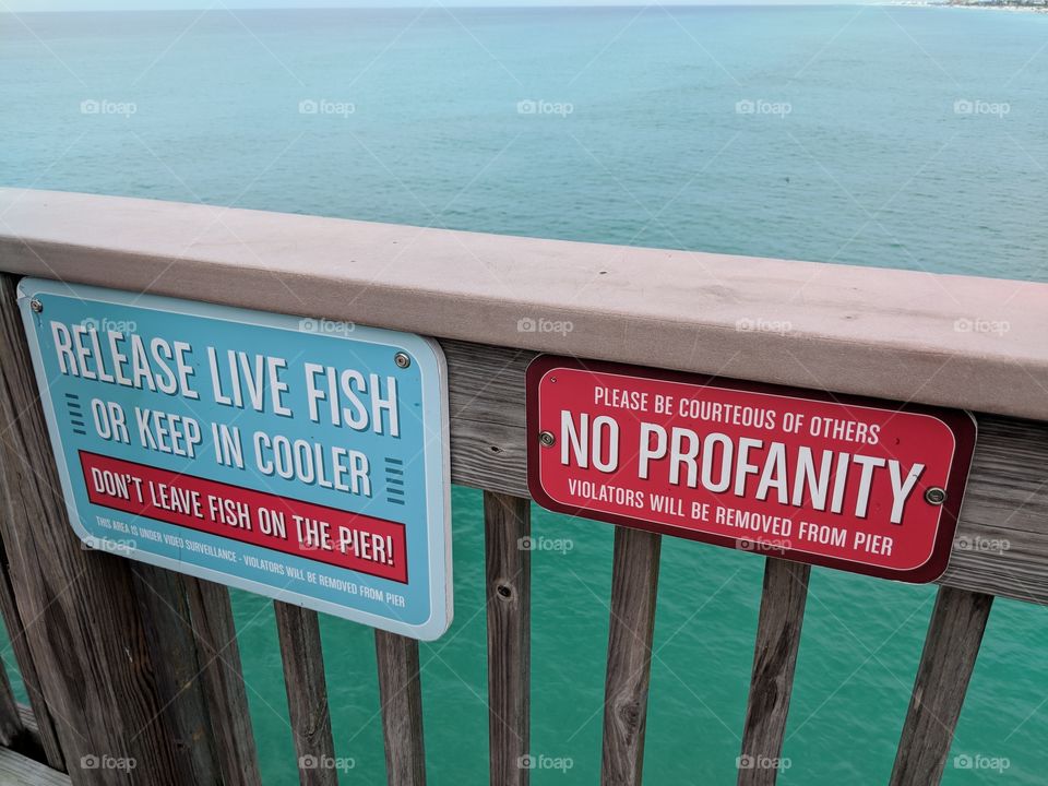 amusing signs at the pier
