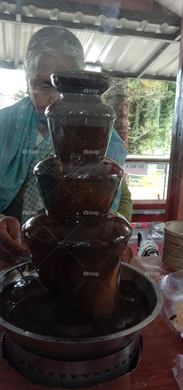 The chocolate fountains 😋