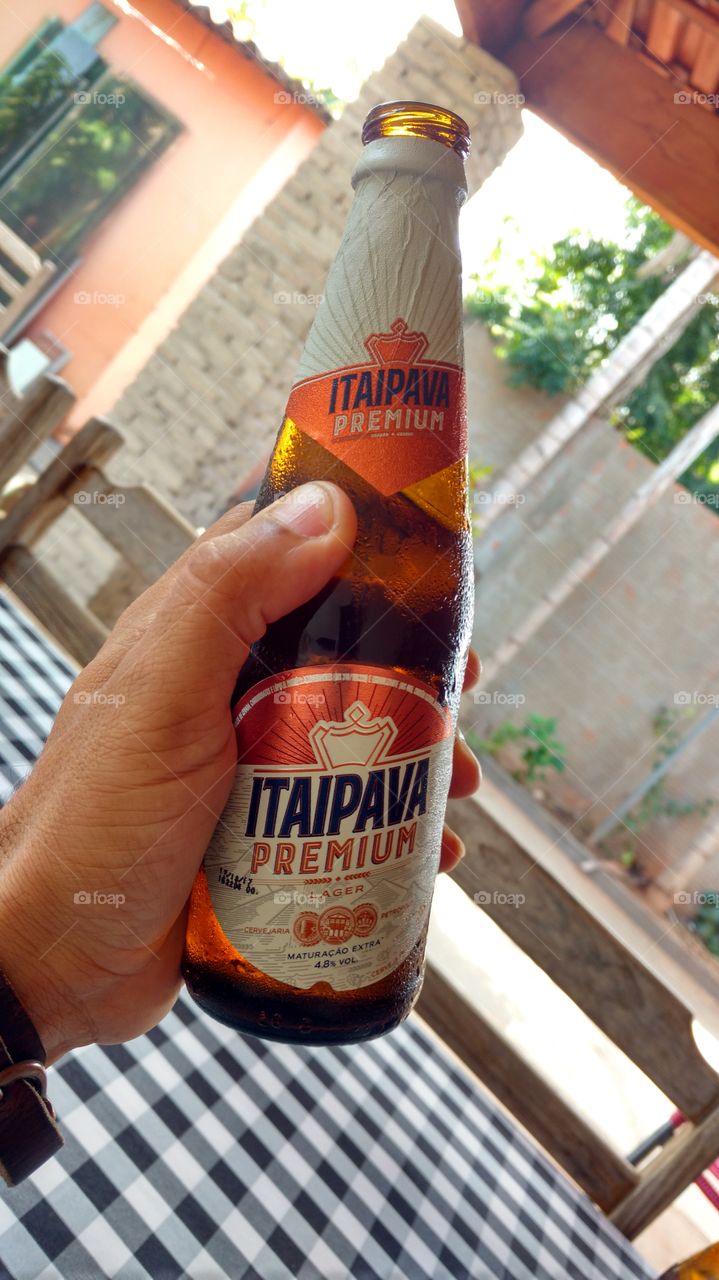 Long Neck, cerveja Itaipava Premium.