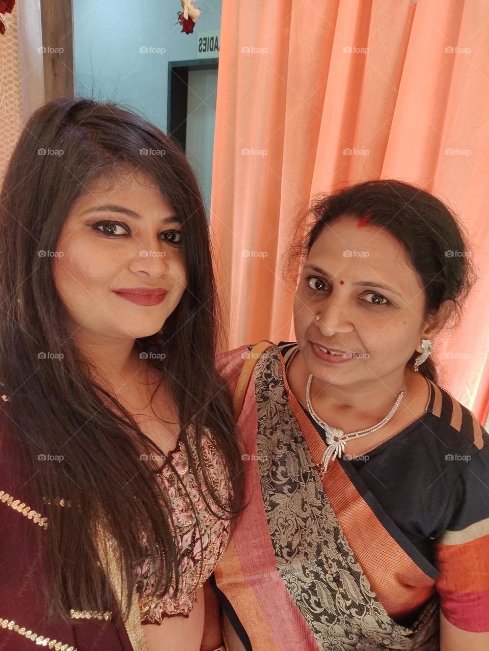 When you love to share the frame with ur mom😍😍