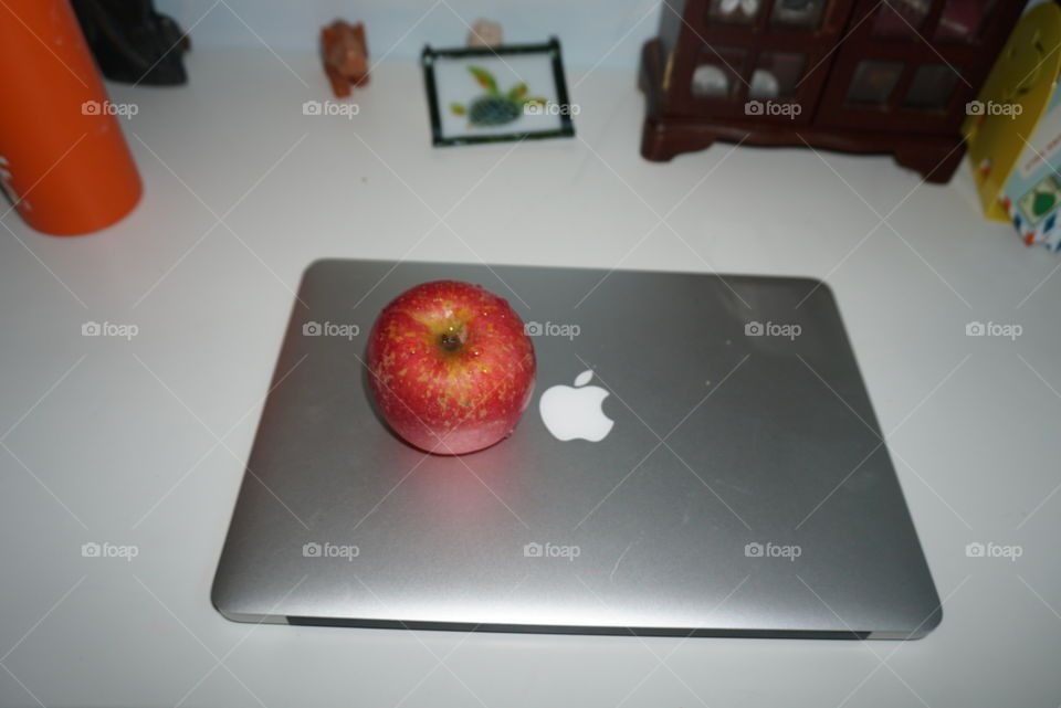 Apple computer, Apple Laptop