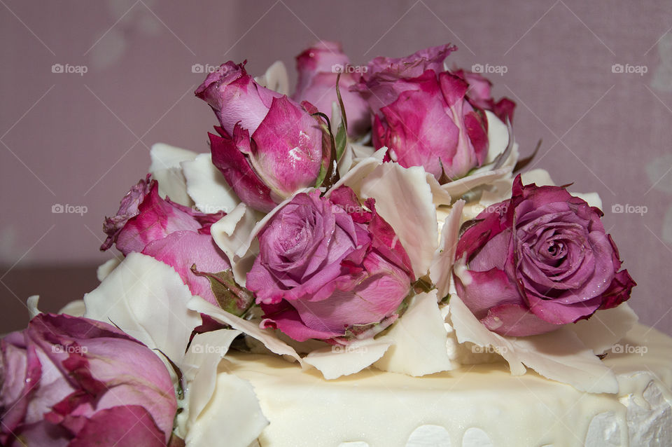 Roses on the birthday cake