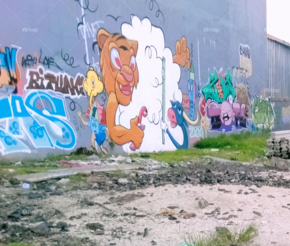 This concrete wall with improvised drawings is a graphic created by children with artistic spirits, this can be found in every corner and city and village streets.