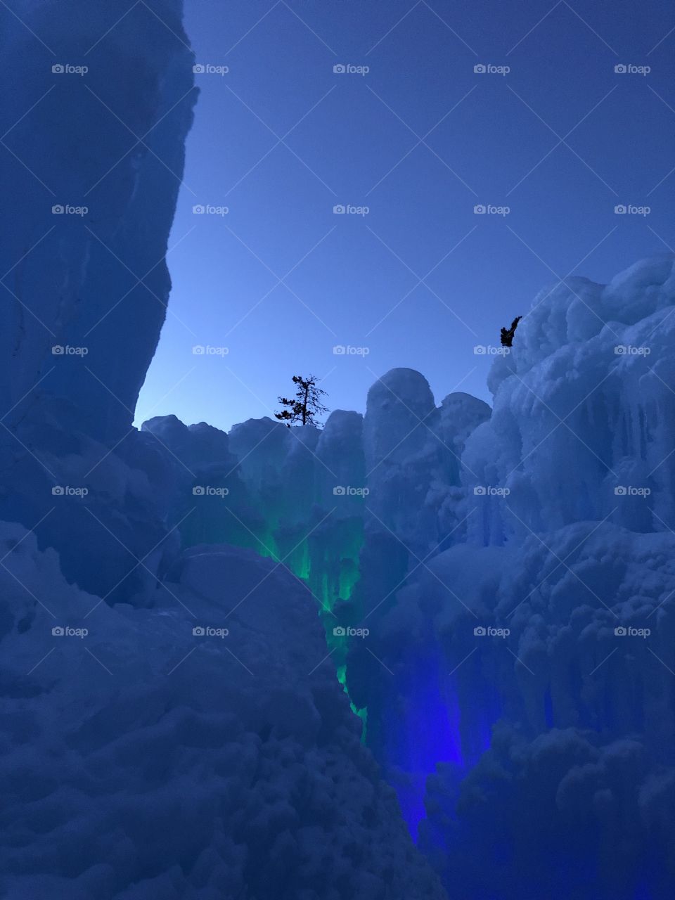 A visit to the ice castle structure.