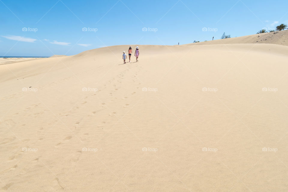 Walking in the dune 