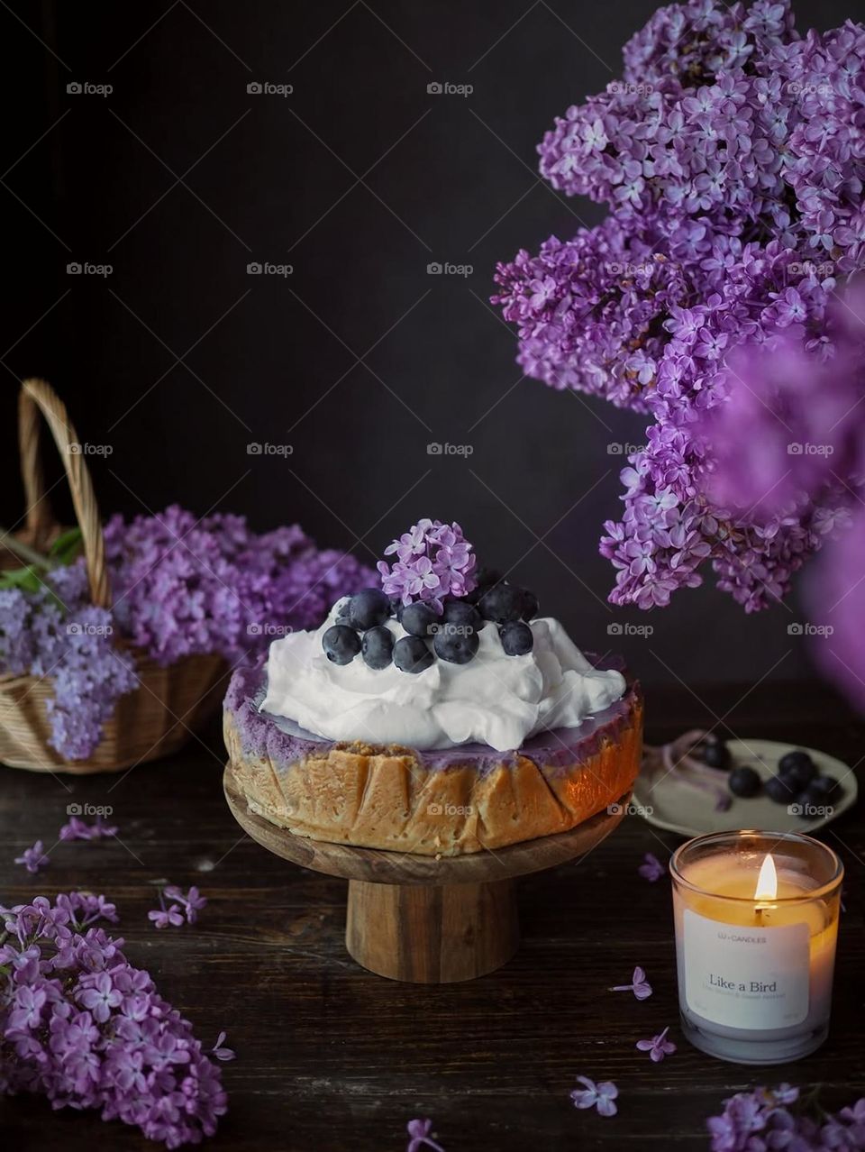 cheeasecake, nice blueberries and swirl pretty purpl, nice dessert