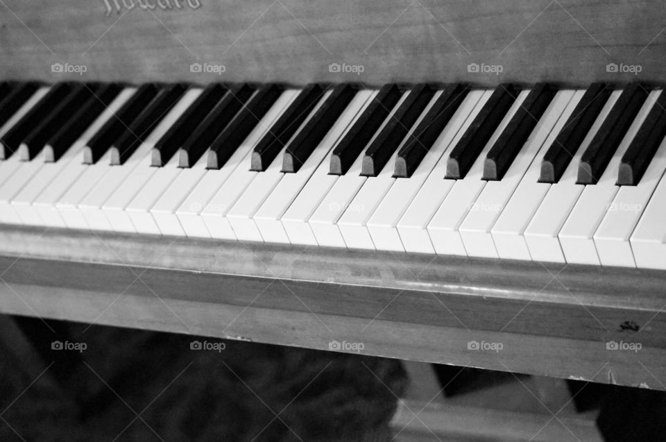 BW piano keys