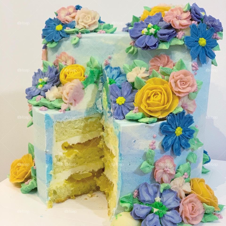 Gorgeous and pretty 3D edible floral buttercream cake for birthday or Mother’s Day festive season cut up 