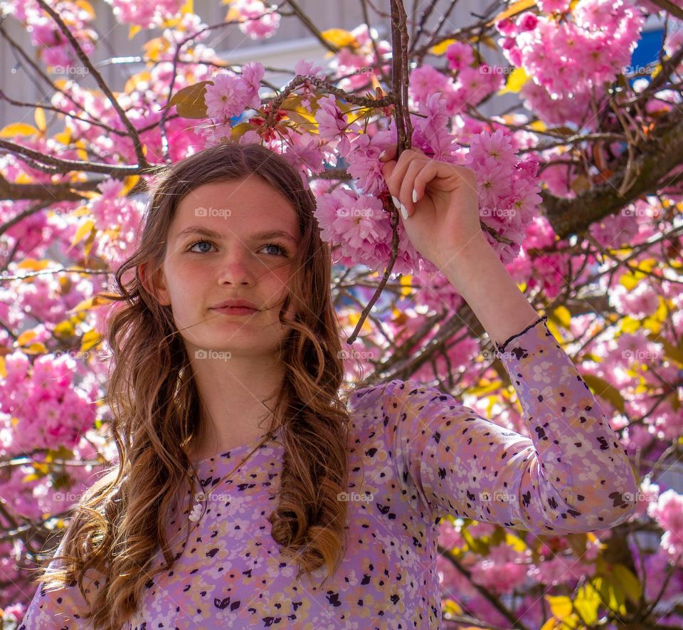 Beautiful young woman into the Apple tree flowers a may day . 
The colors and the lights, are adorable . ❤️🧡💛💚💙💜