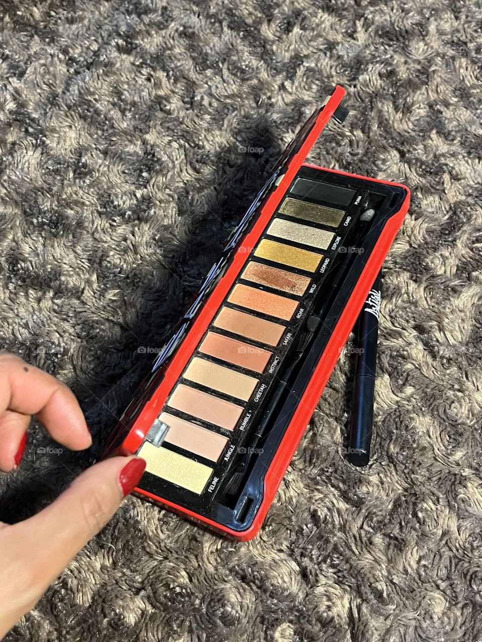 Rectangles and colors in the makeup 