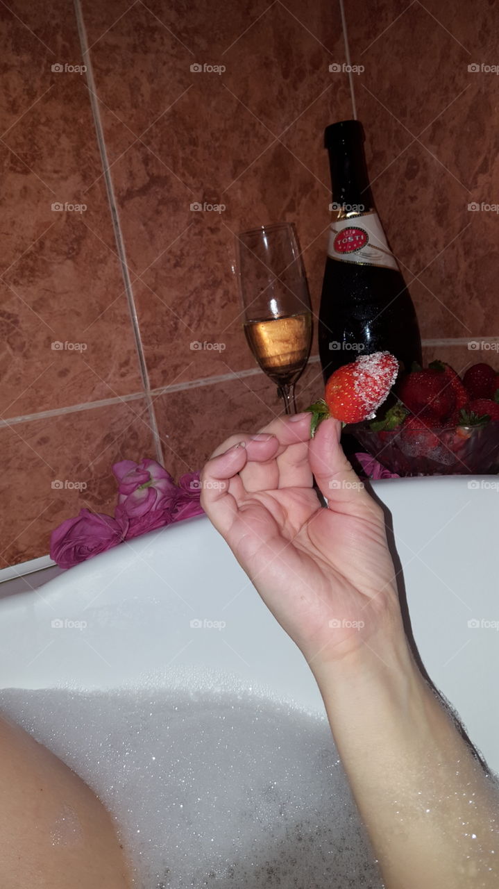 Romantic evening, dinner, champagne, strawberry, fruit, bath