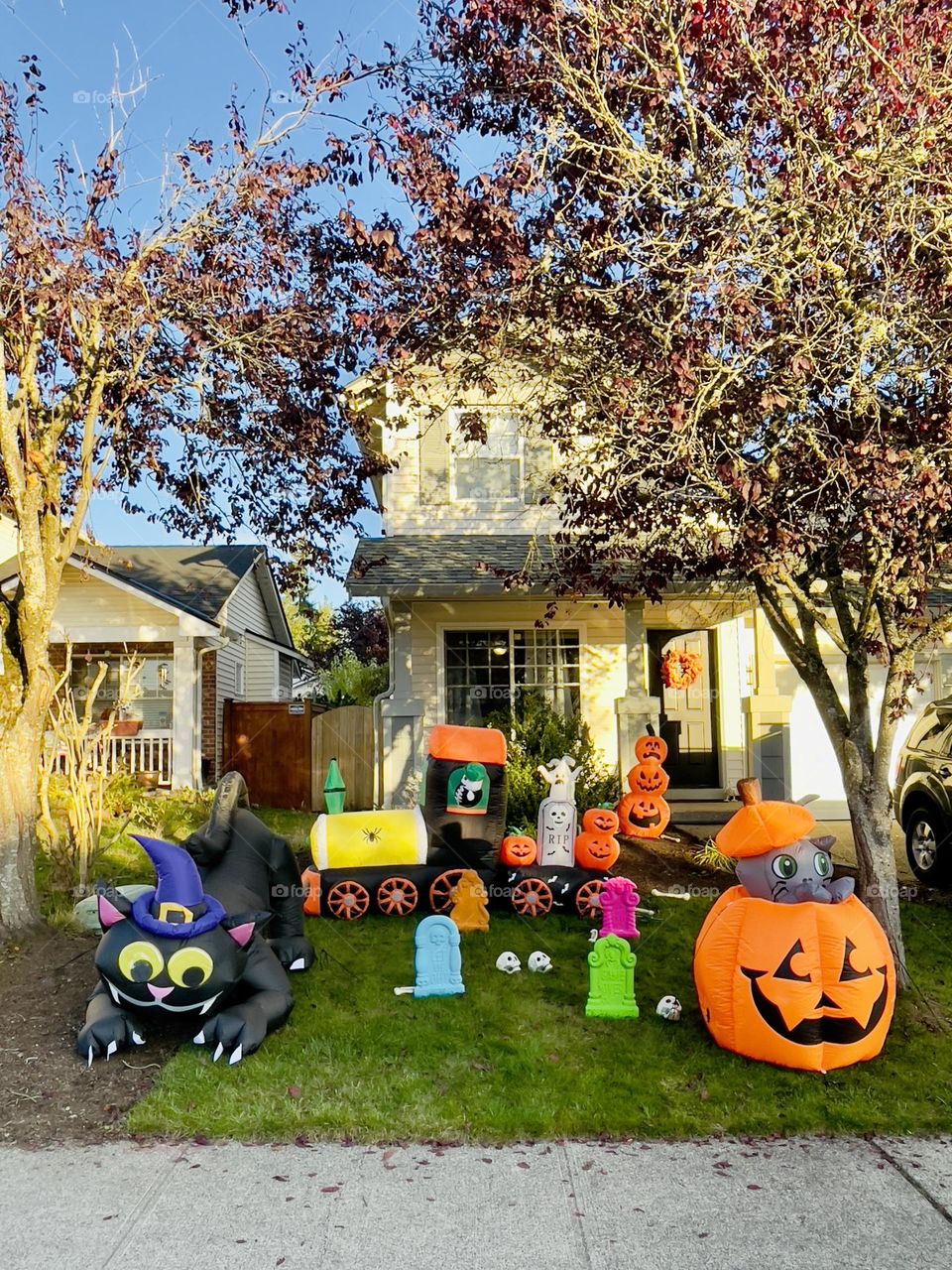 Outdoor Halloween decor near the house 