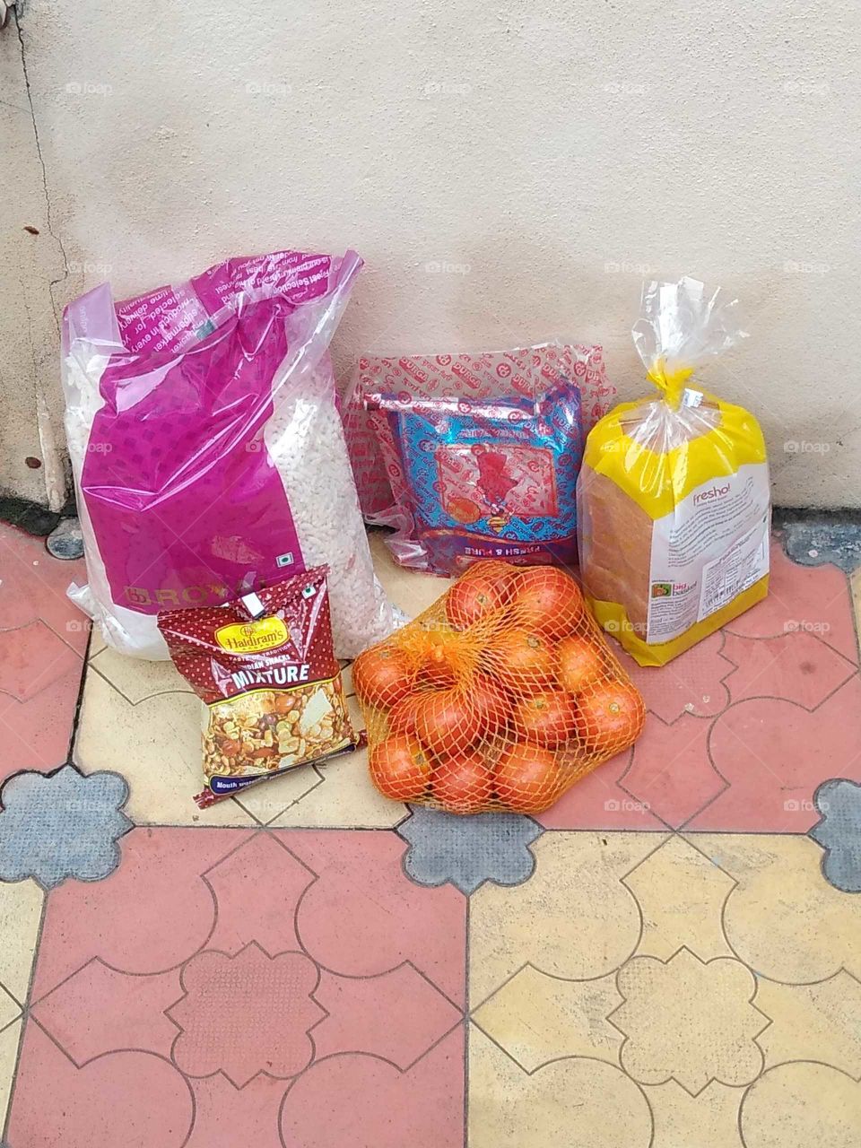 groceries in the corona lockdown time