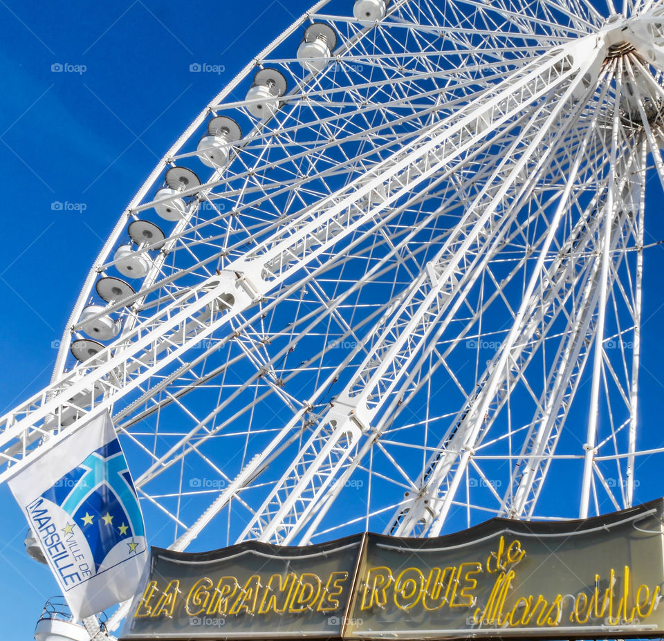 Flag on the ferris wheels 