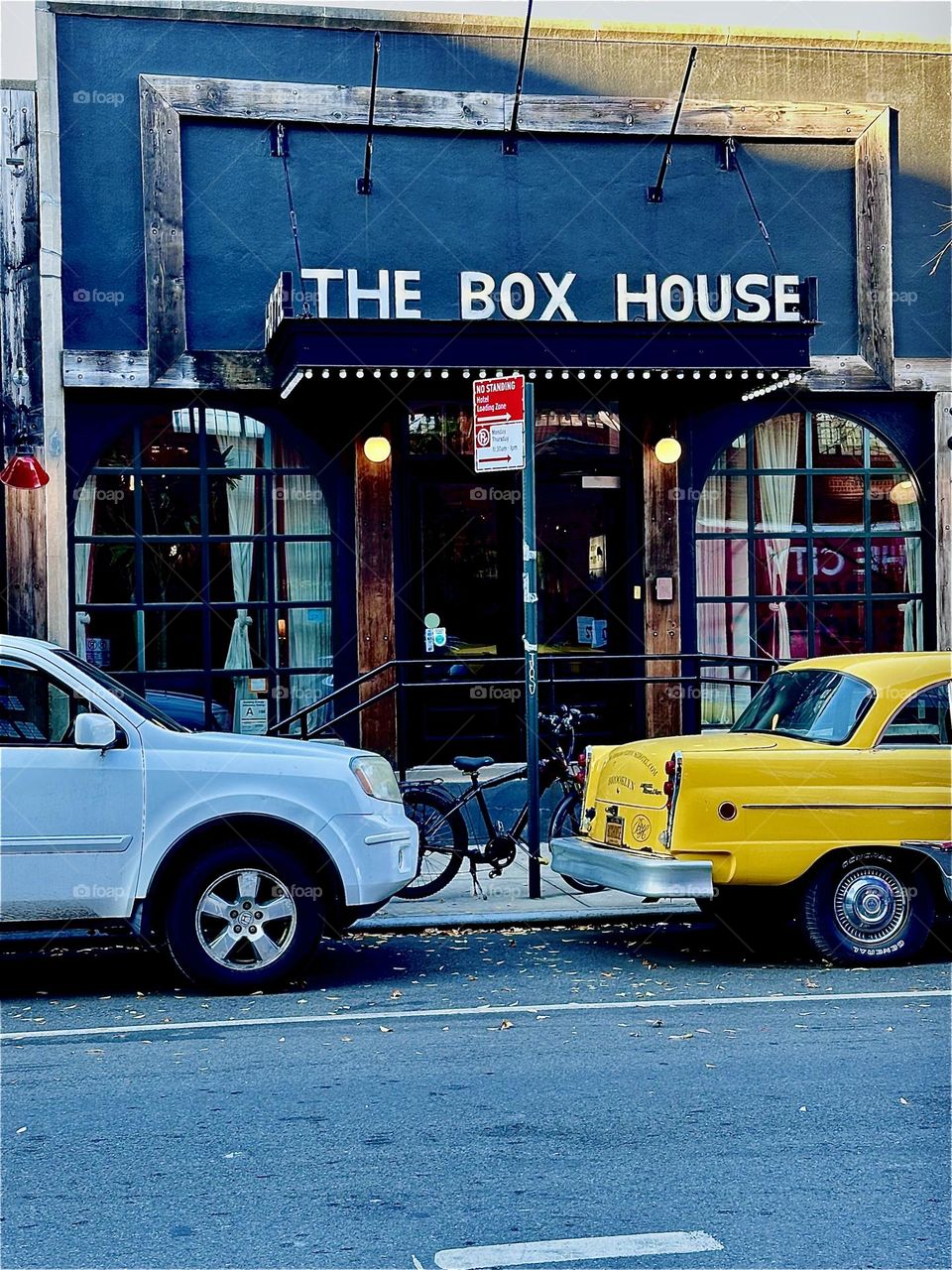 This “THE BOX HOUSE HOTEL” on “Box Street” in “Greenpoint”, Brooklyn. I pass by here regularly every time I return from “Bushwick”, Bklyn on the “B43” bus. Usually there is at least one yellow cab waiting outside. 2023. Hypnotic Productions