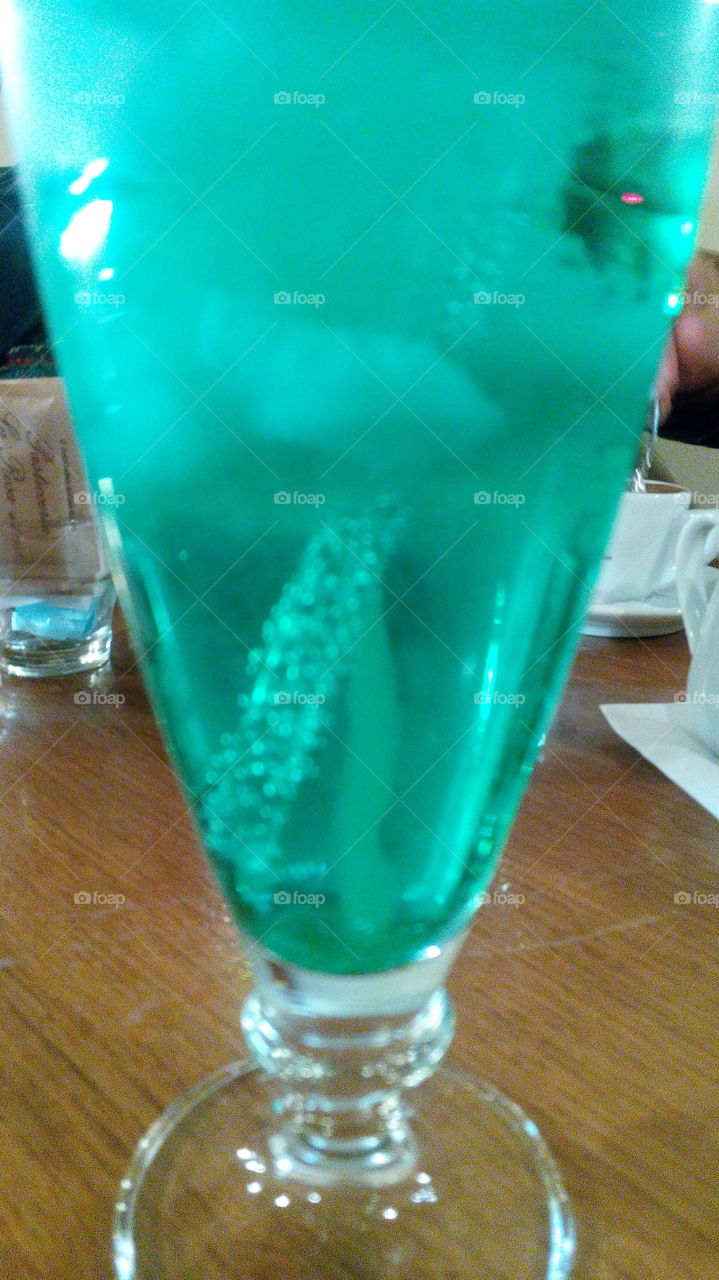 Bicchiere con l'acqua menta