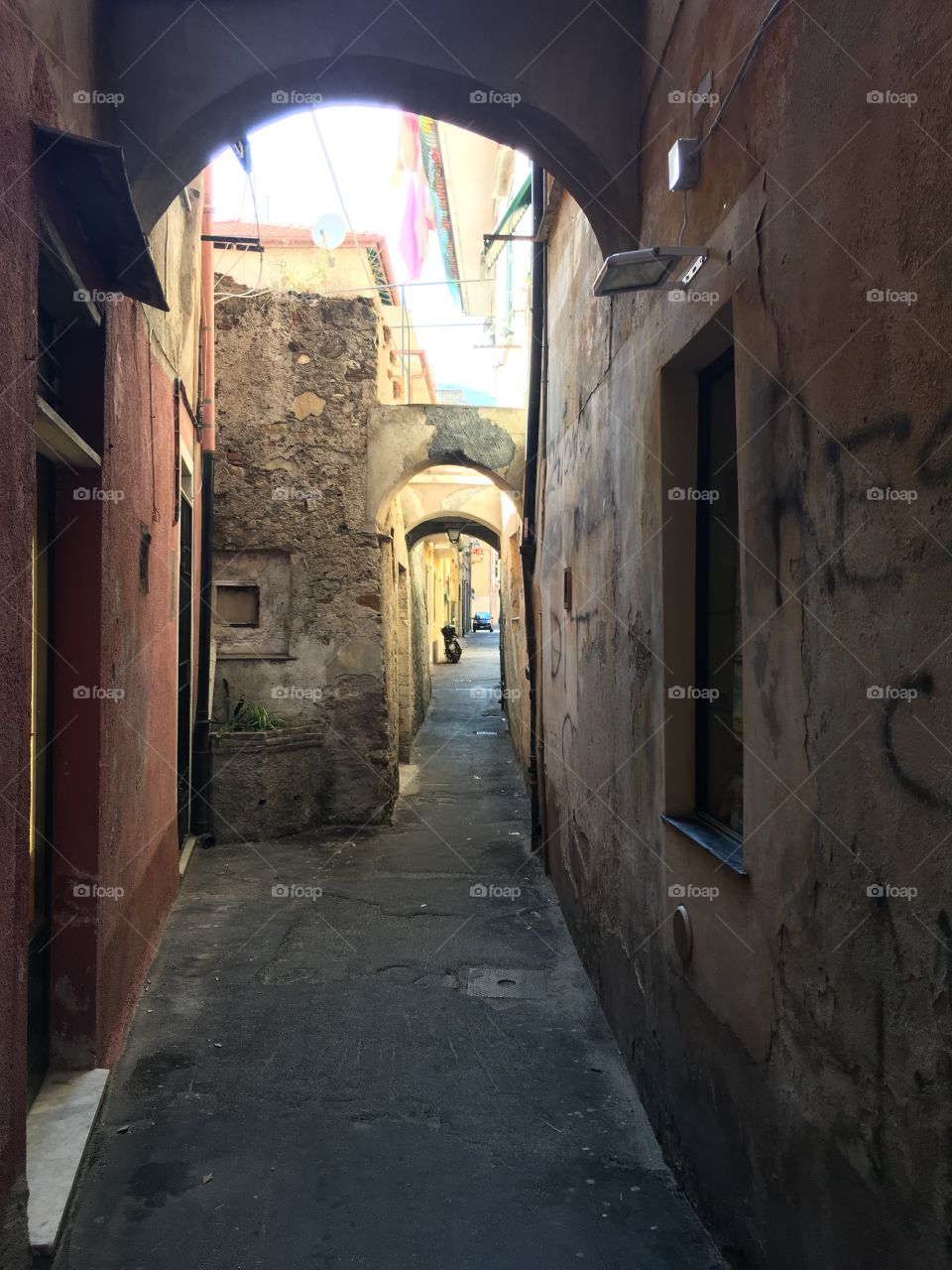 Back alley in Italy 