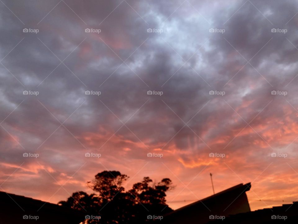 🌄🇺🇸 An extremely beautiful dawn in Jundiaí, interior of Brazil. Cheer the nature! / 🇧🇷 Um amanhecer extremamente bonito em Jundiaí, interior do Brasil. Viva a natureza! 
