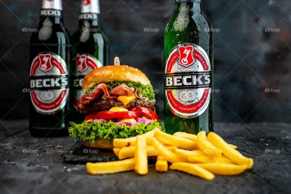 Becks, niemieckie piwo i hamburger