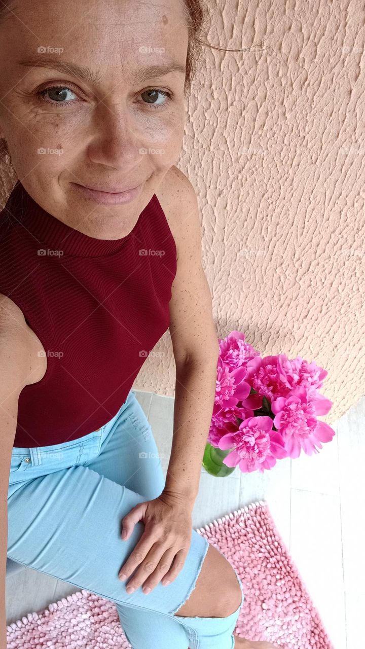 selfie smiling woman summer lifestyle