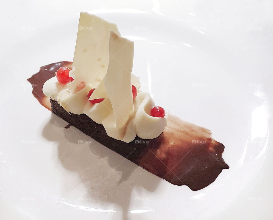 White chocolate and cherry sweetness