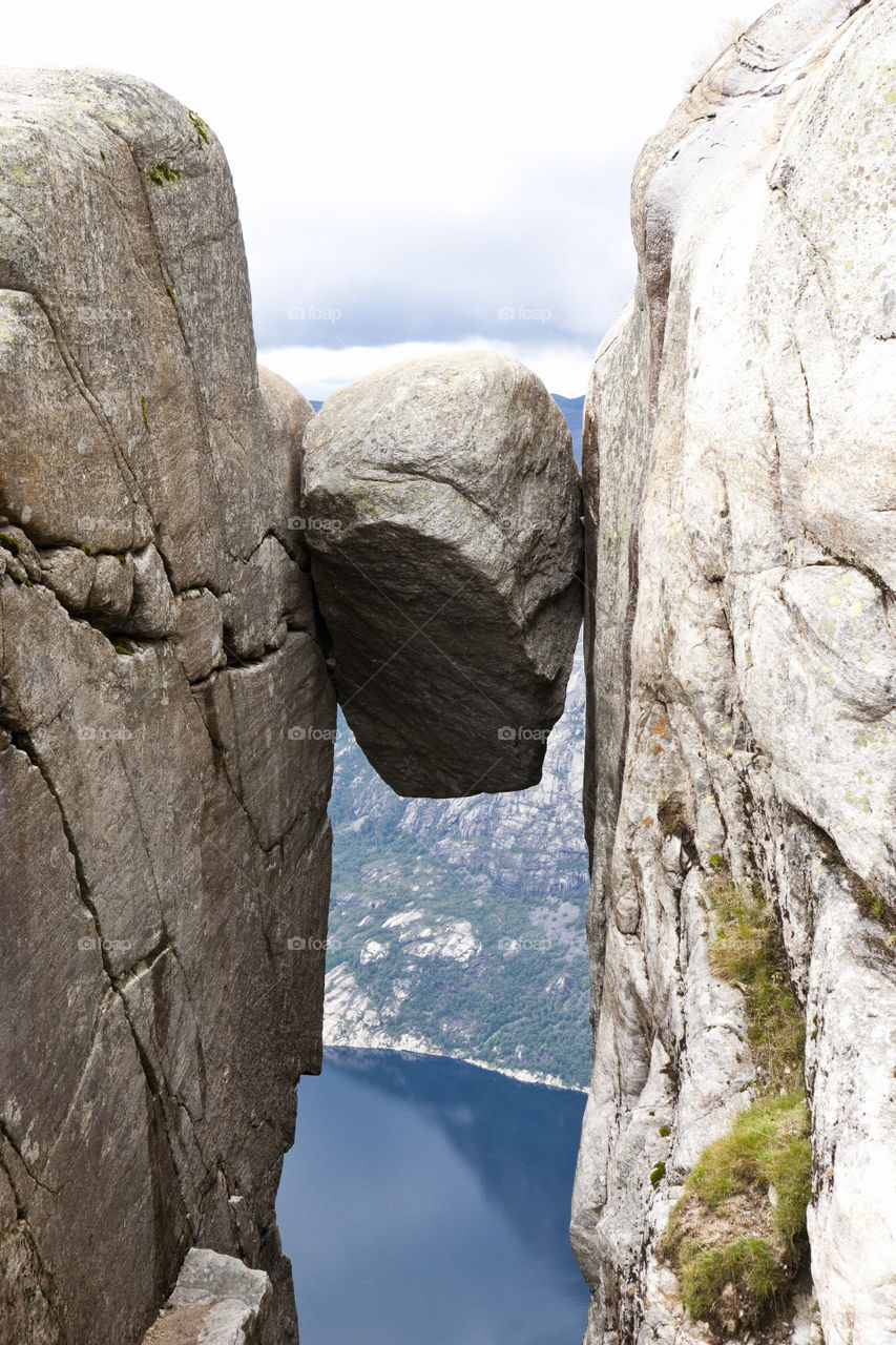 Sleeping head, kjerag bolten, Norway