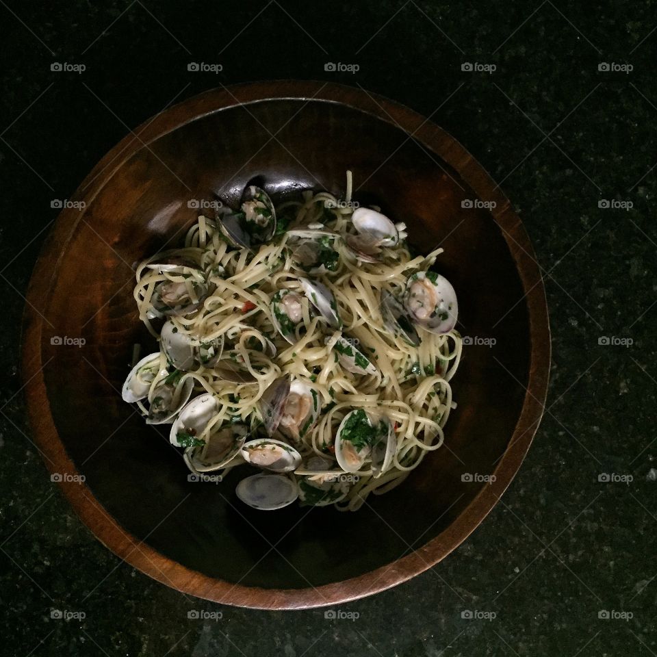 Linguini vongole (clams). 🍝🍷 