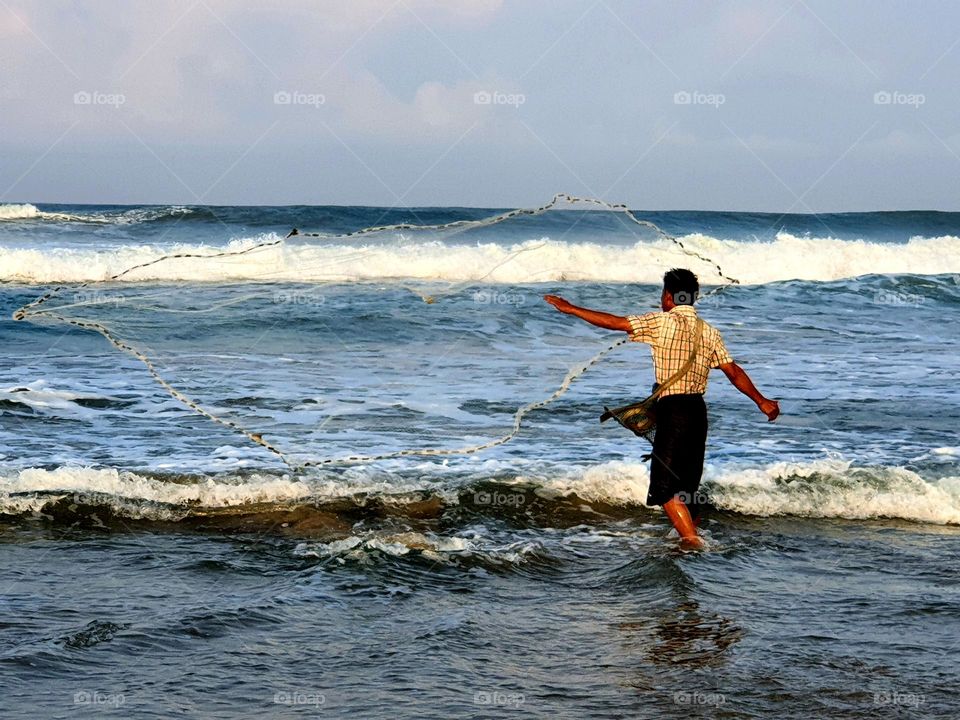 Throwing fishing net