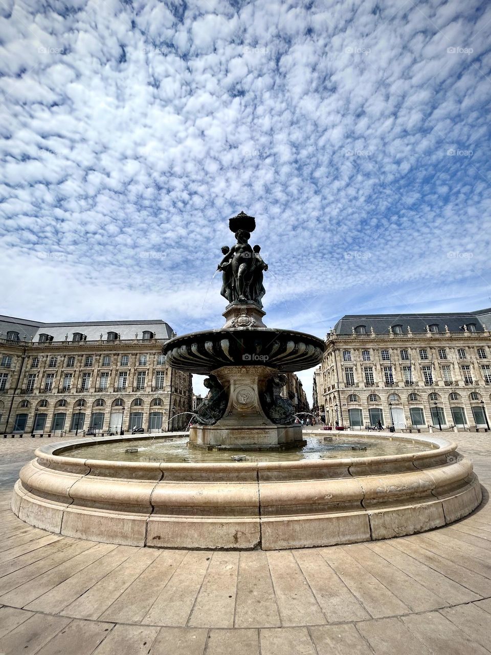 Bordeaux , fontaine place de la bourse