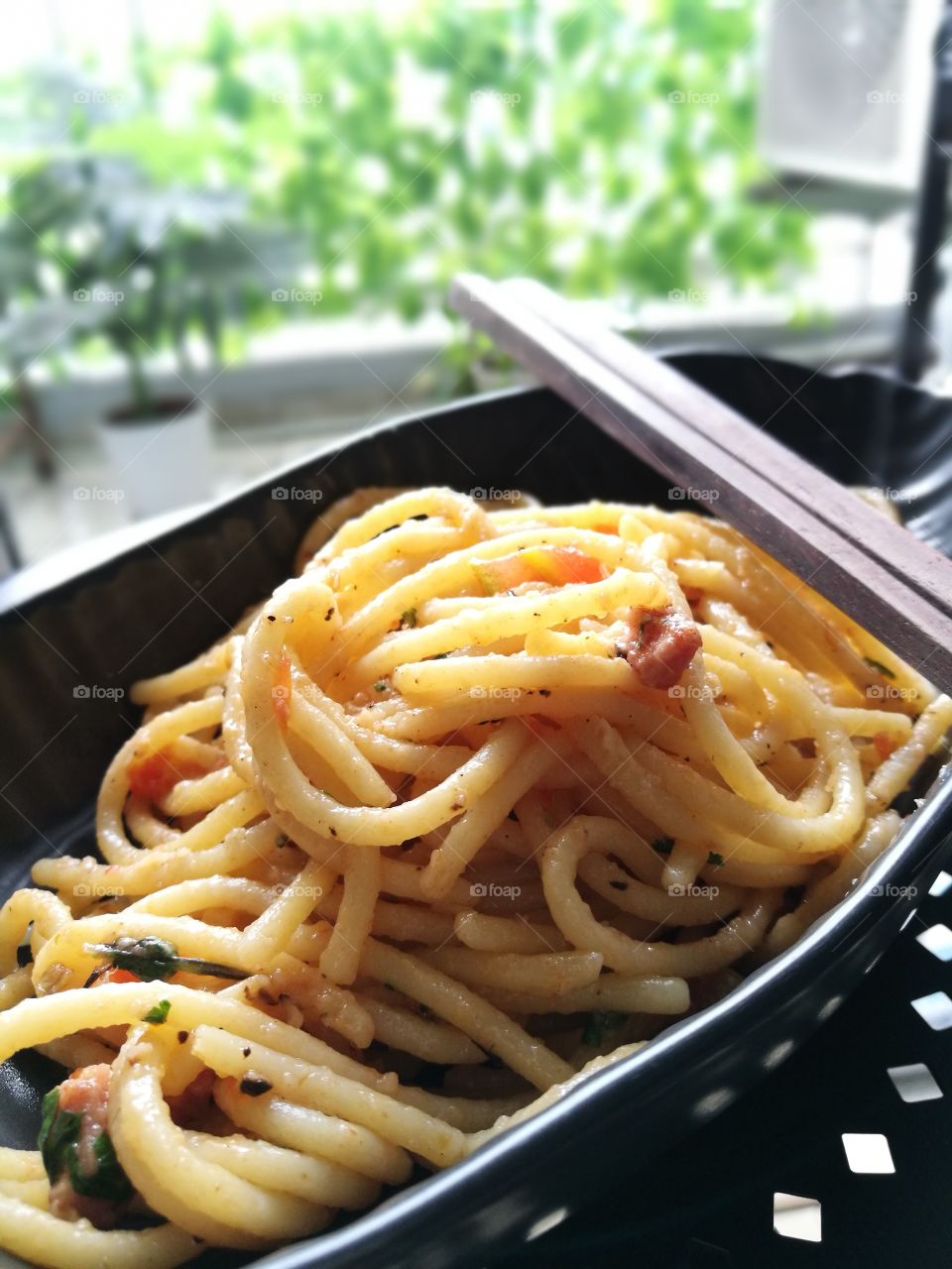 Creamy bacon pasta with carbonara sauce