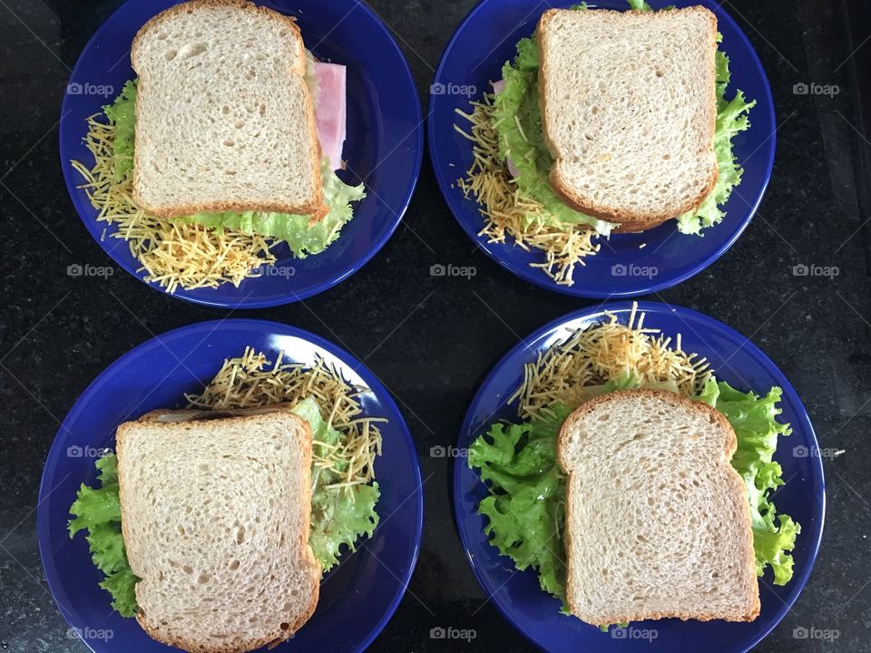 making sandwich for 4 people